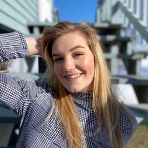 Meet your Posher, Abbie